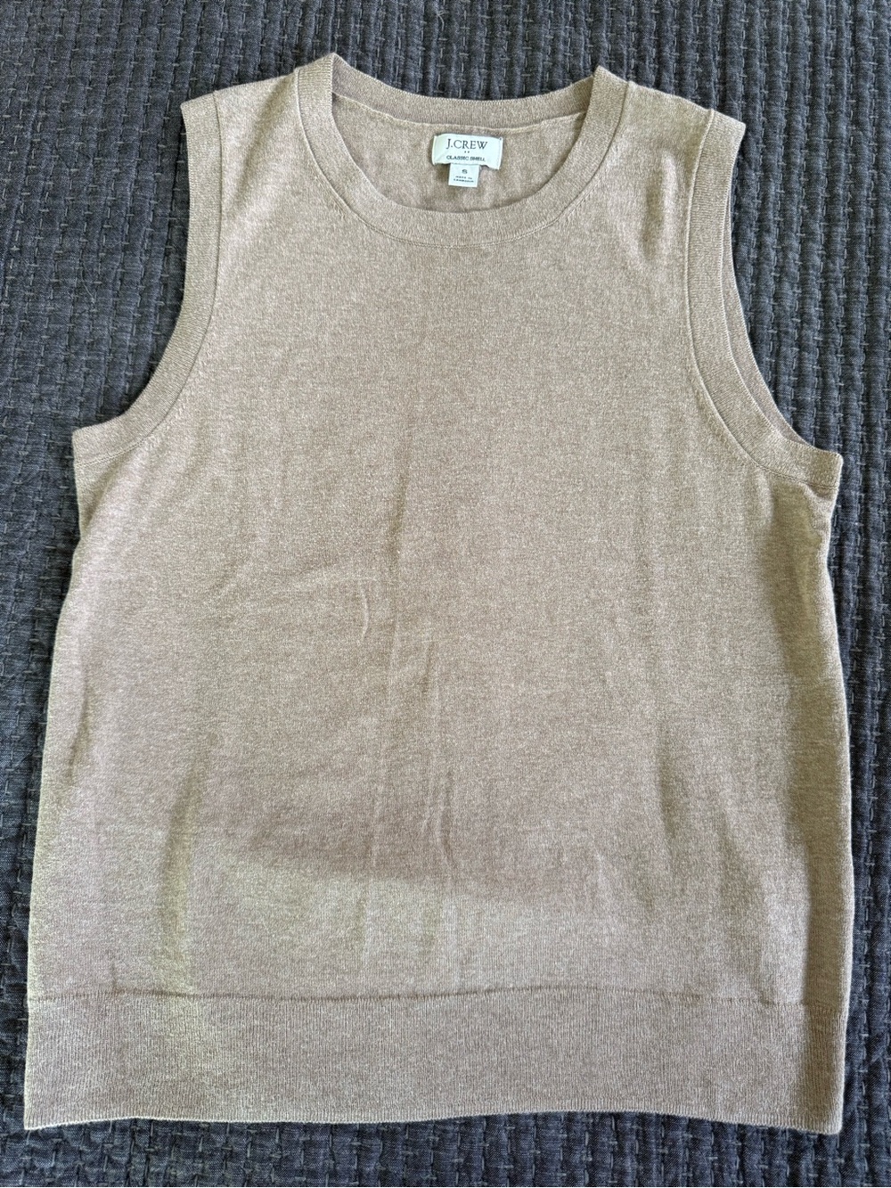 JCrew Womens sleeveless sweater. Size small. Great condition !!